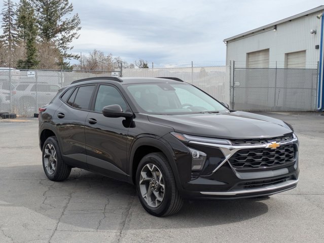 Used 2025 Chevrolet Trax LT image 3