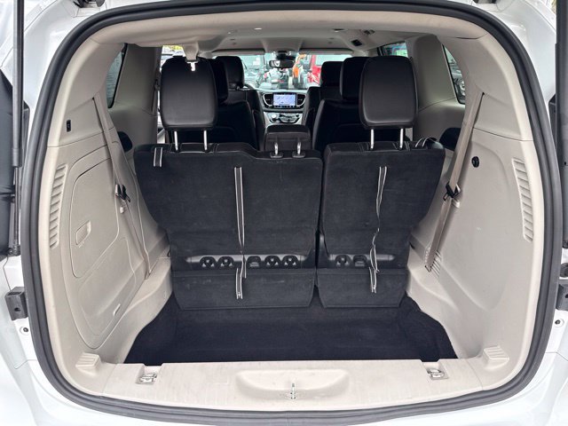 Used 2024 Chrysler Pacifica Limited FWD image 13