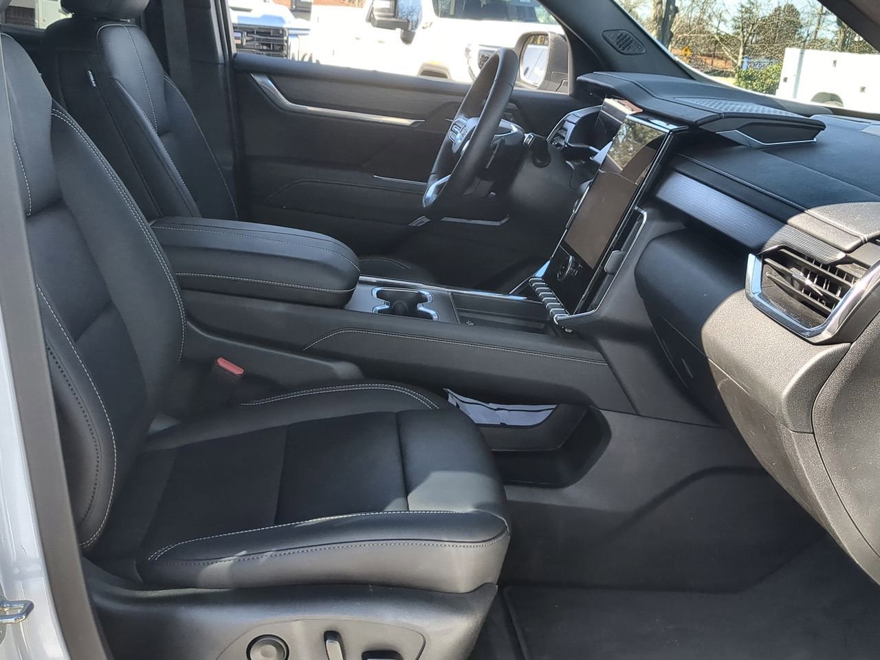 Used 2025 GMC Acadia Elevation w/ Elevation Premium Package image 28