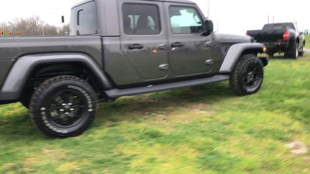 Used 2025 Jeep Gladiator Sport AWD/4WD image 8