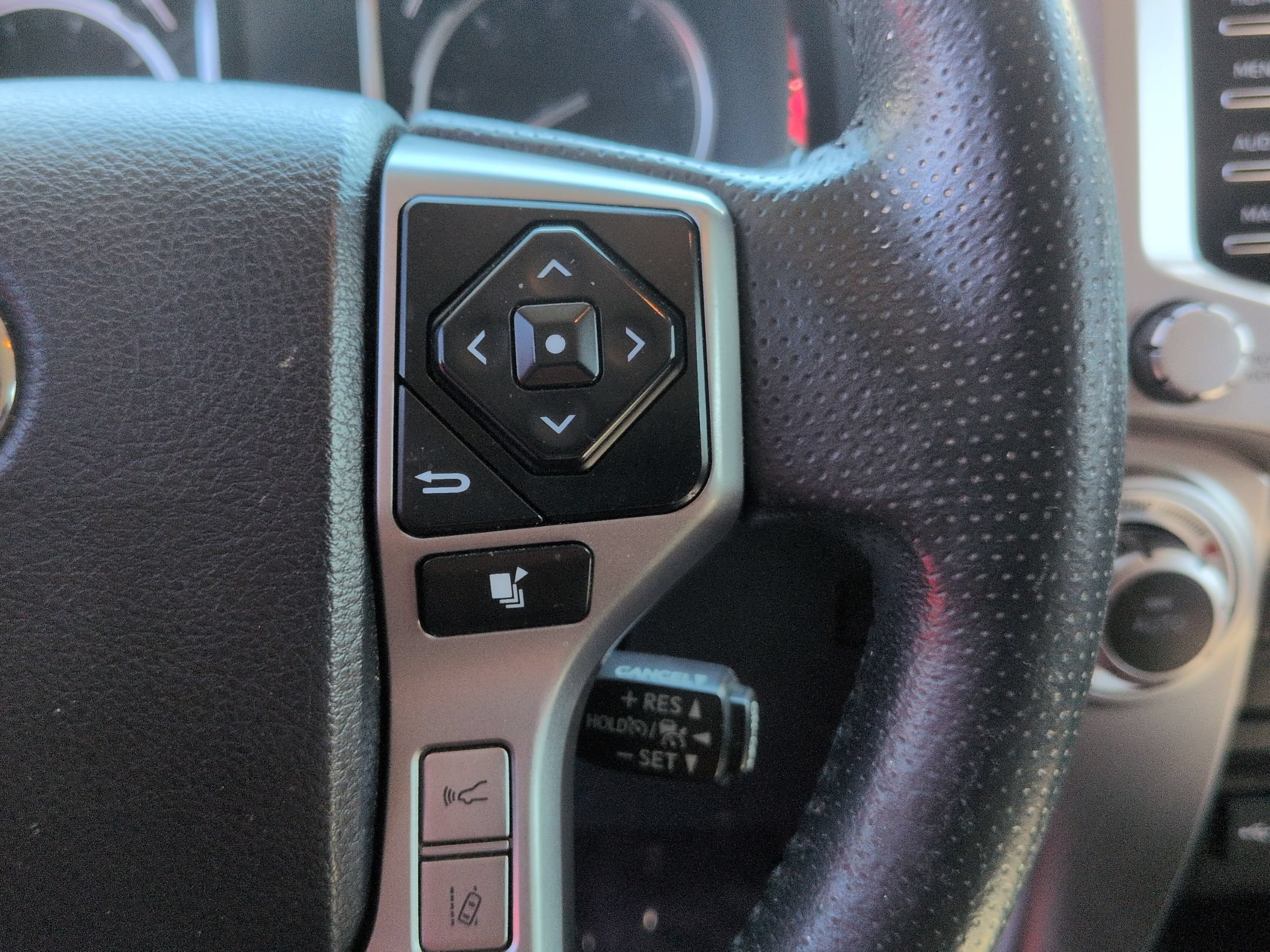 Used 2020 Toyota 4Runner Limited AWD/4WD image 19