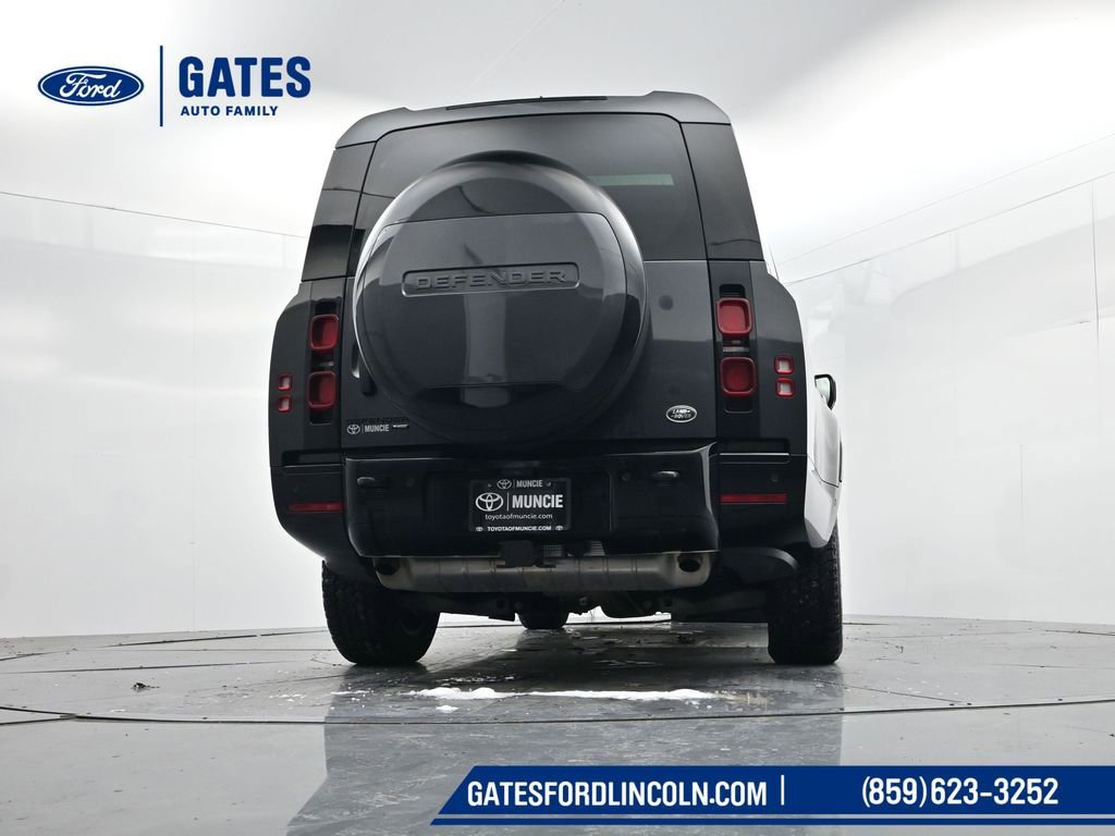 Used 2023 Land Rover Defender 130 X-Dynamic SE image 40