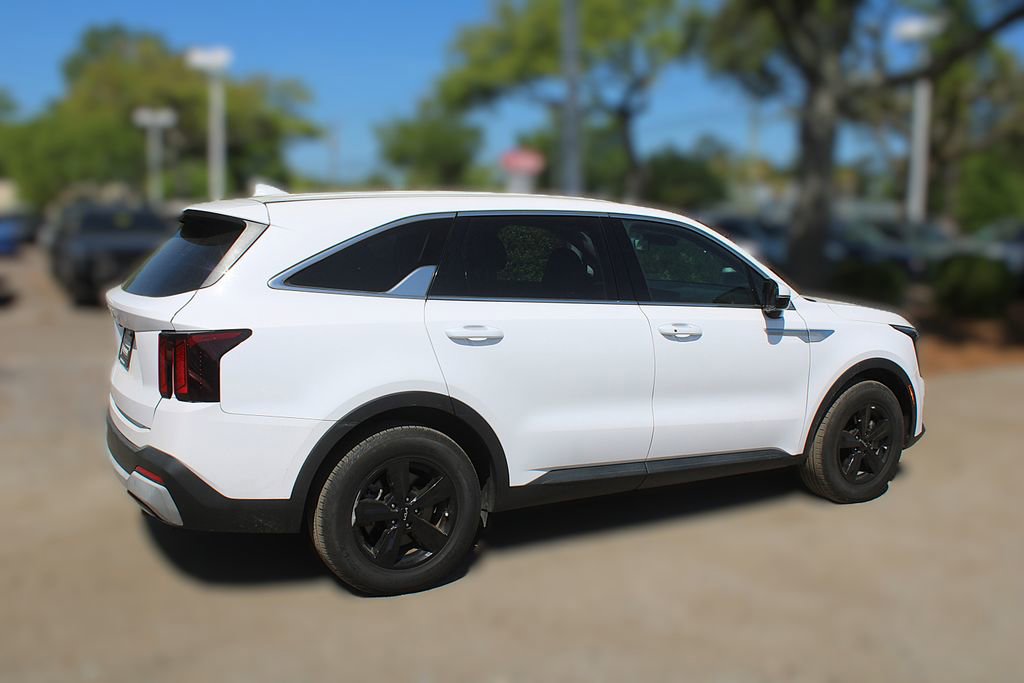 Certified 2024 Kia Sorento LX image 6
