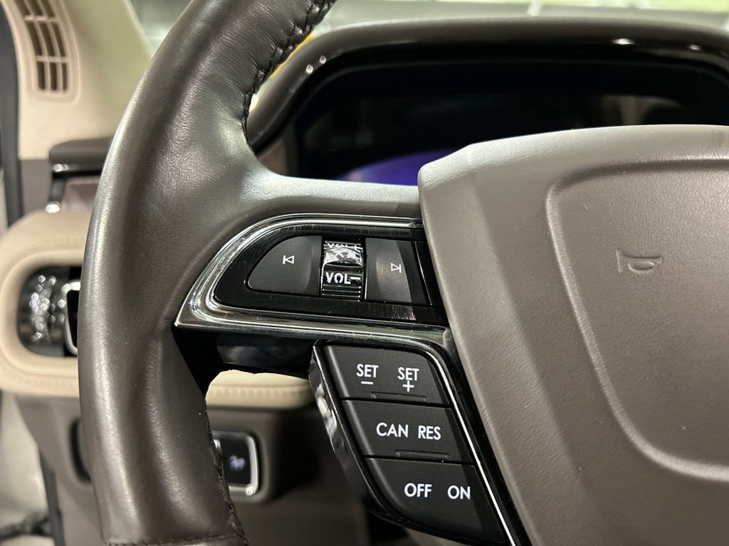 Used 2023 Lincoln Nautilus Reserve AWD/4WD image 13