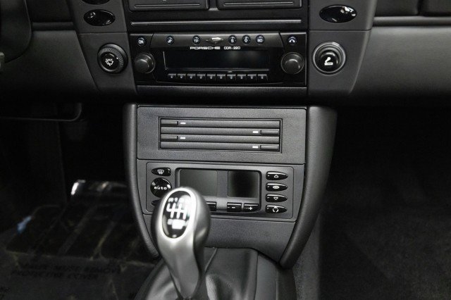 Used 2001 Porsche 911 Carrera image 28