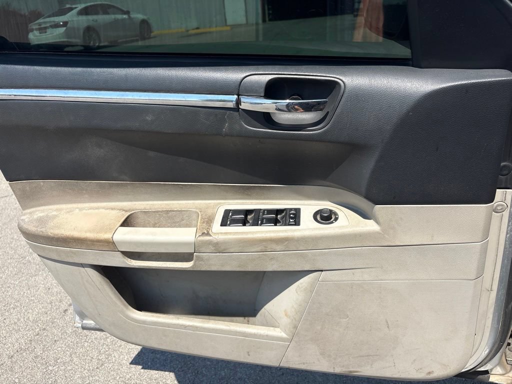 Used 2007 Chrysler 300 Touring L RWD image 9