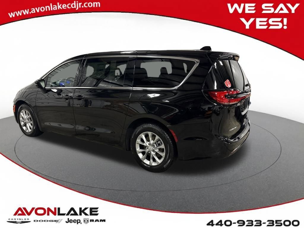 New 2026 Chrysler Pacifica Limited image 3