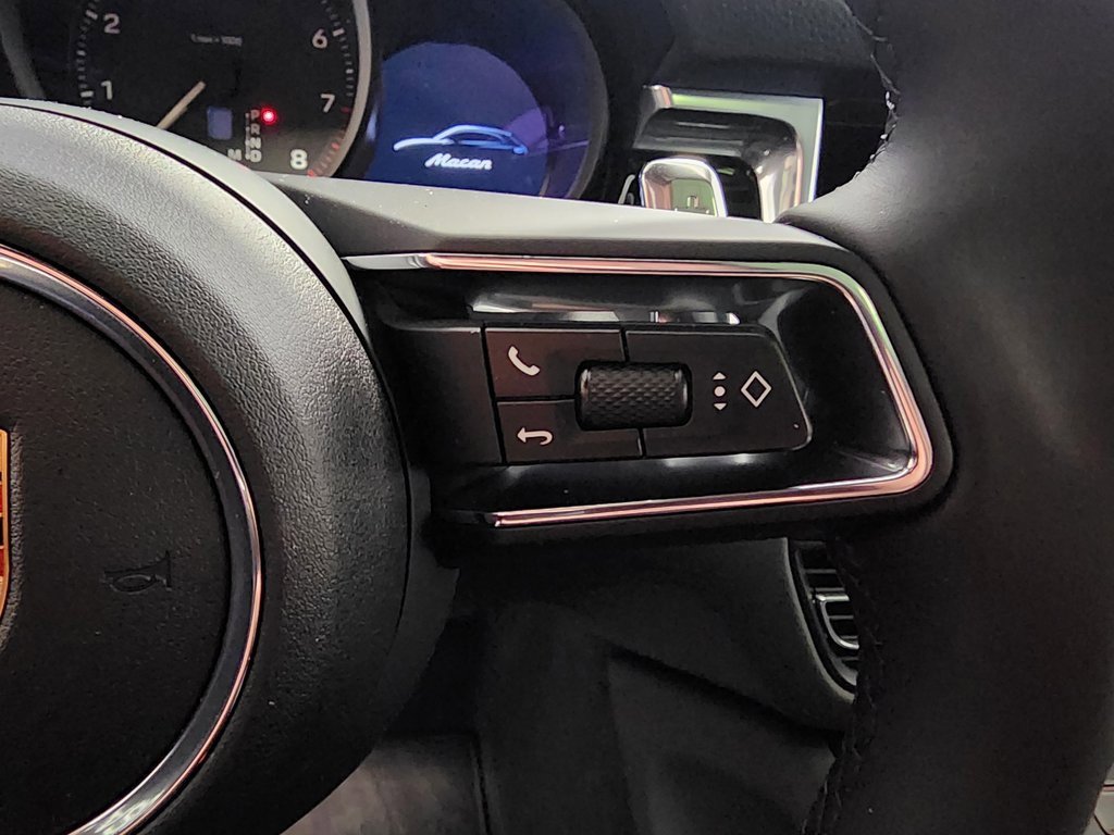 Used 2025 Porsche Macan . image 15