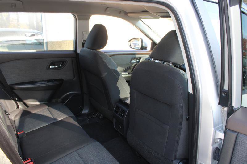 Used 2022 Nissan Rogue SV AWD/4WD image 16