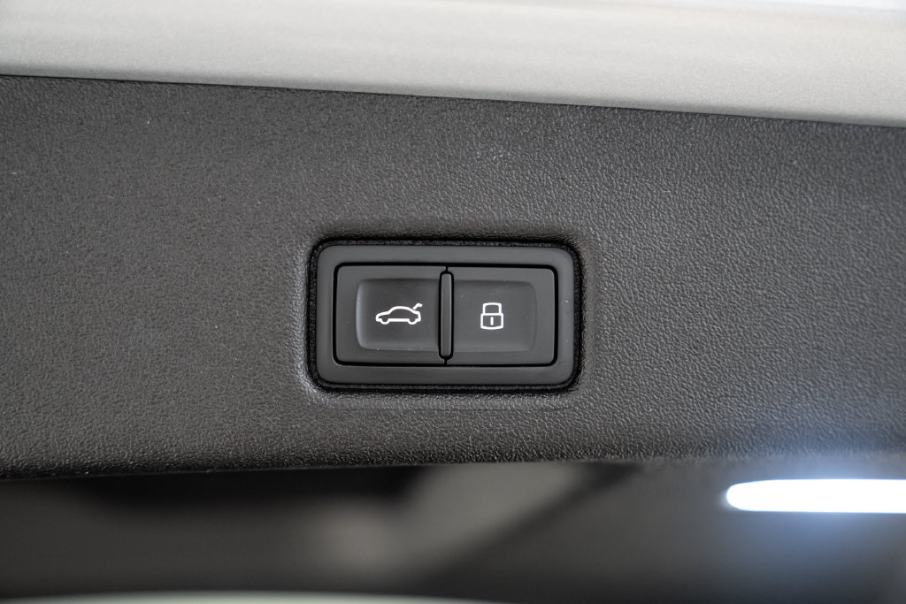Certified 2025 Audi Q5 Premium w/ Convenience Package AWD/4WD image 10