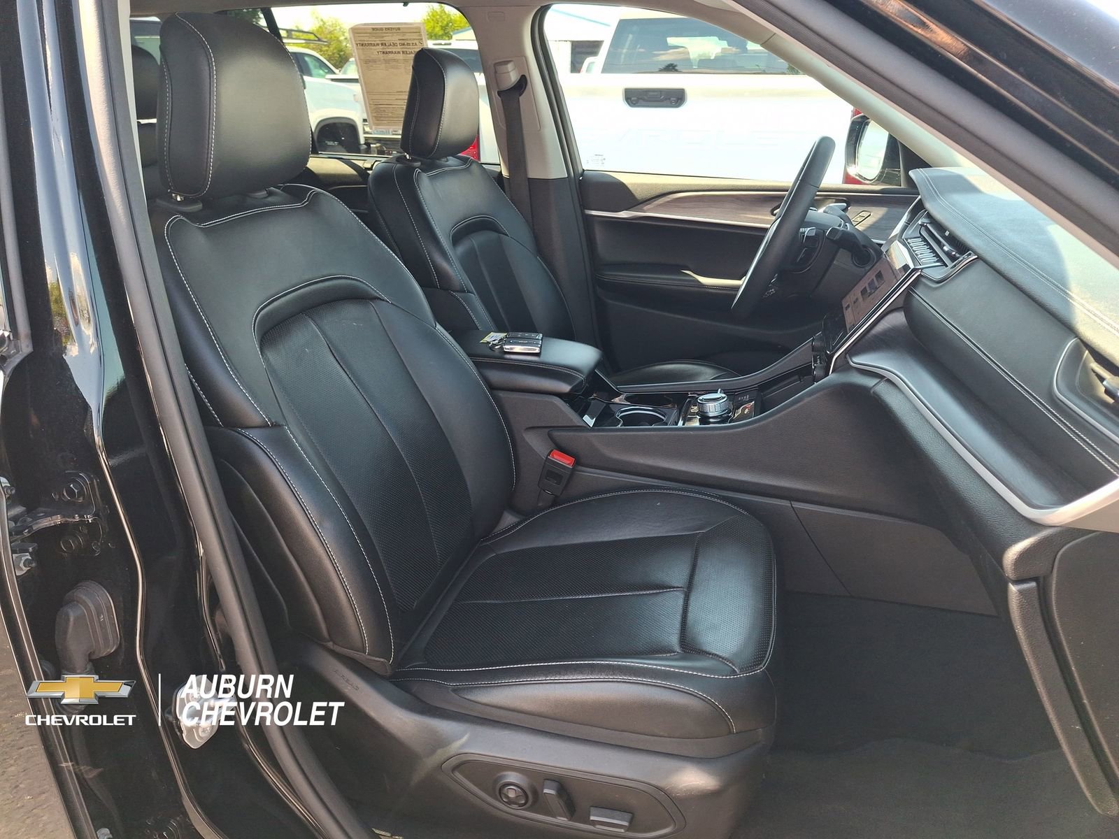 Used 2023 Jeep Grand Cherokee Limited w/ Luxury Tech Group II AWD/4WD image 25