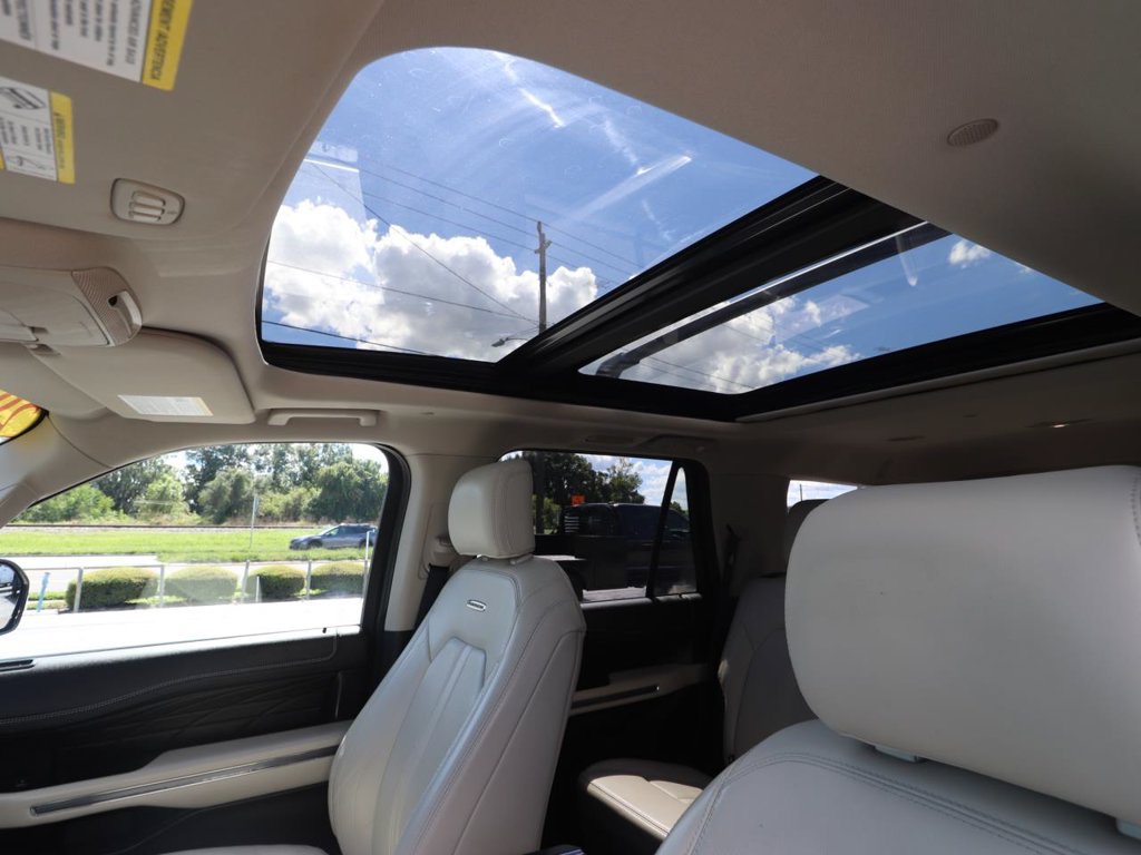 Used 2019 Ford Expedition Platinum RWD image 4