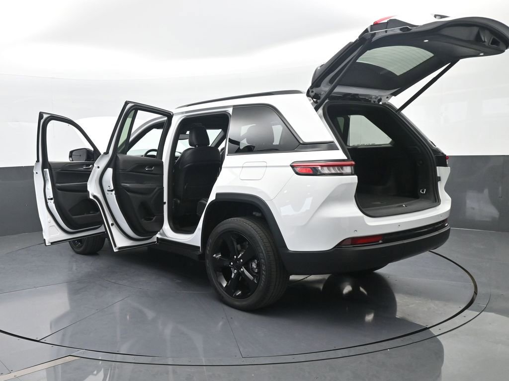 Used 2023 Jeep Grand Cherokee Altitude image 39