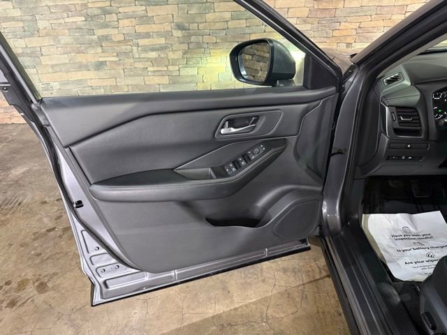 Certified 2025 Nissan Rogue SV image 8