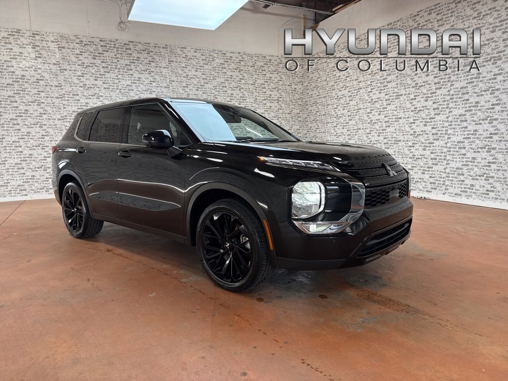 Used 2023 Mitsubishi Outlander SE Black Edition image 1