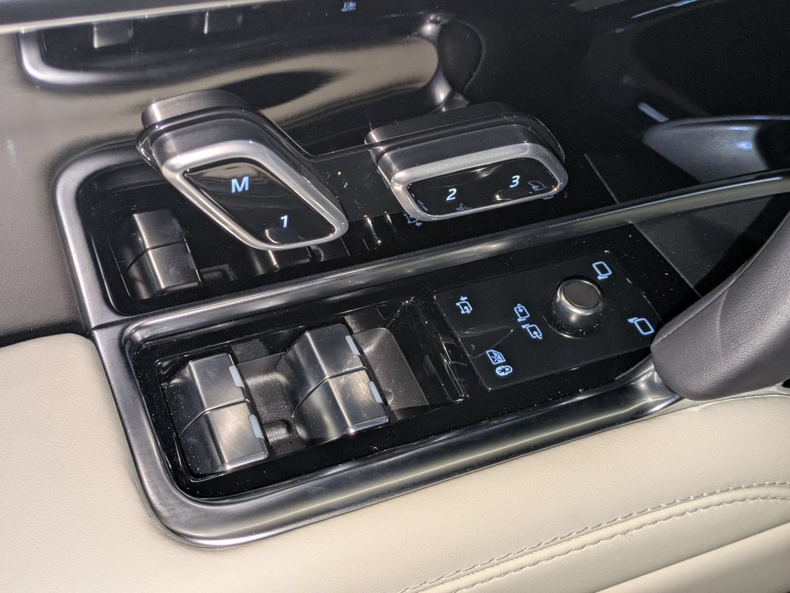 New 2026 Land Rover Range Rover SE AWD/4WD image 12