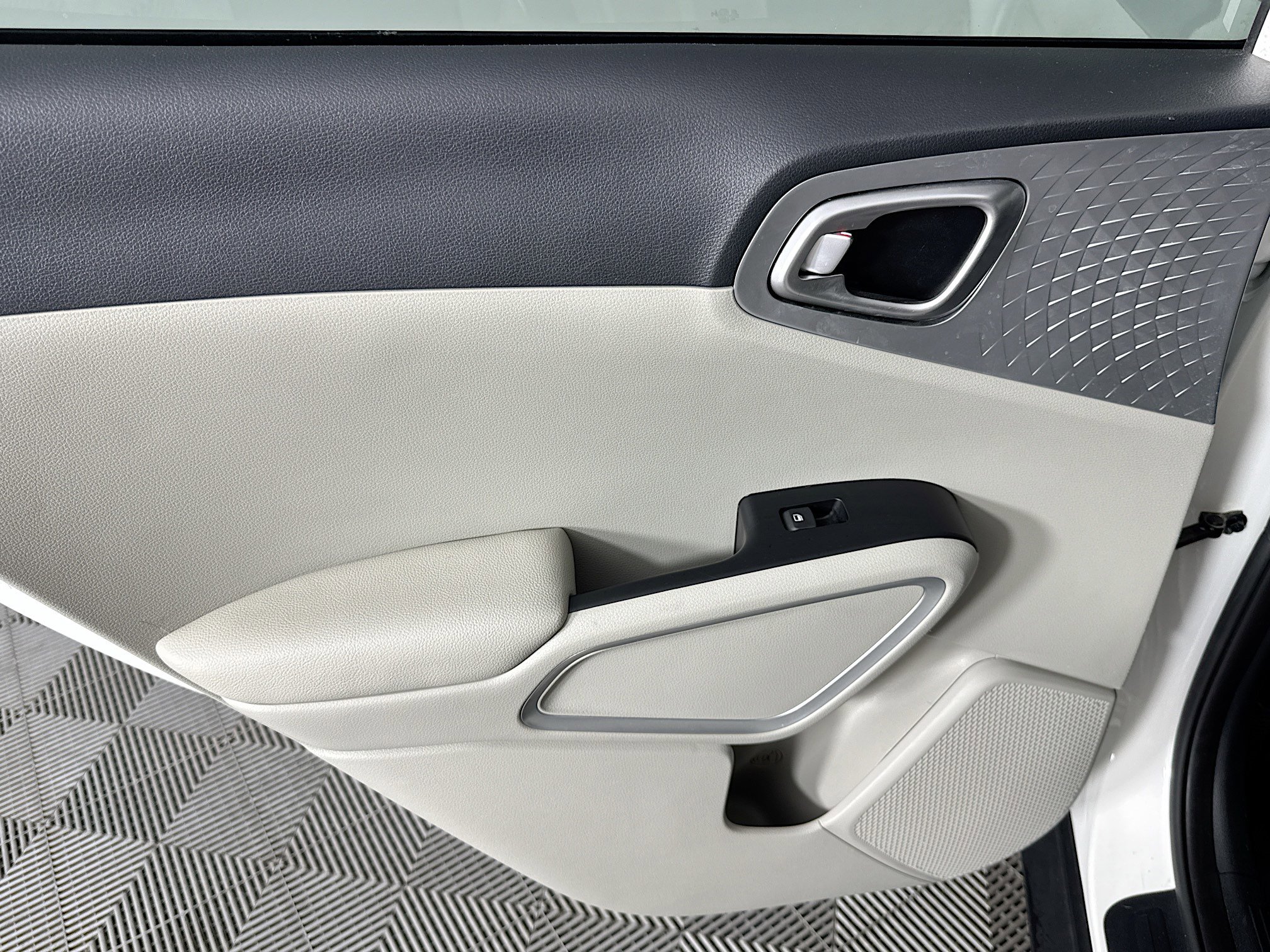 Used 2020 Kia Soul LX image 24