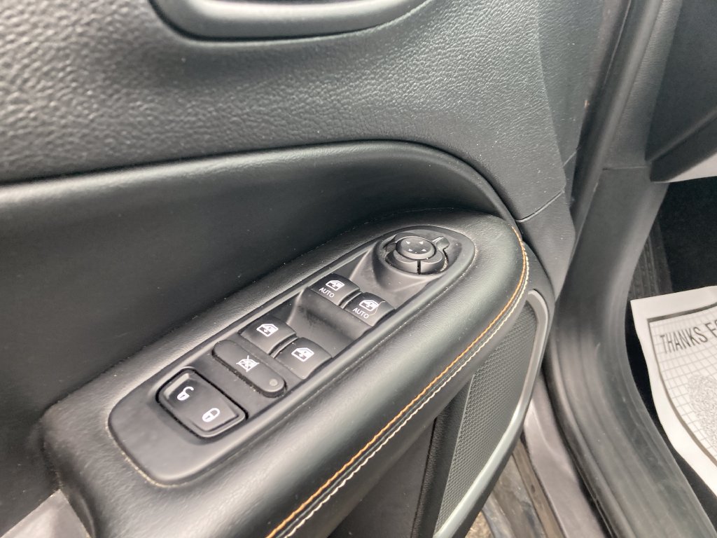Used 2019 Jeep Compass Latitude w/ Cold Weather Group AWD/4WD image 14