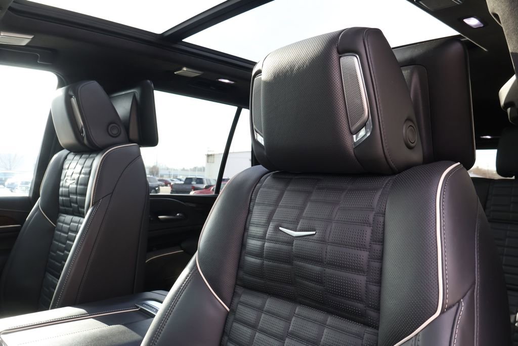 Used 2023 Cadillac Escalade Sport Platinum w/ LPO, ONYX Package image 36