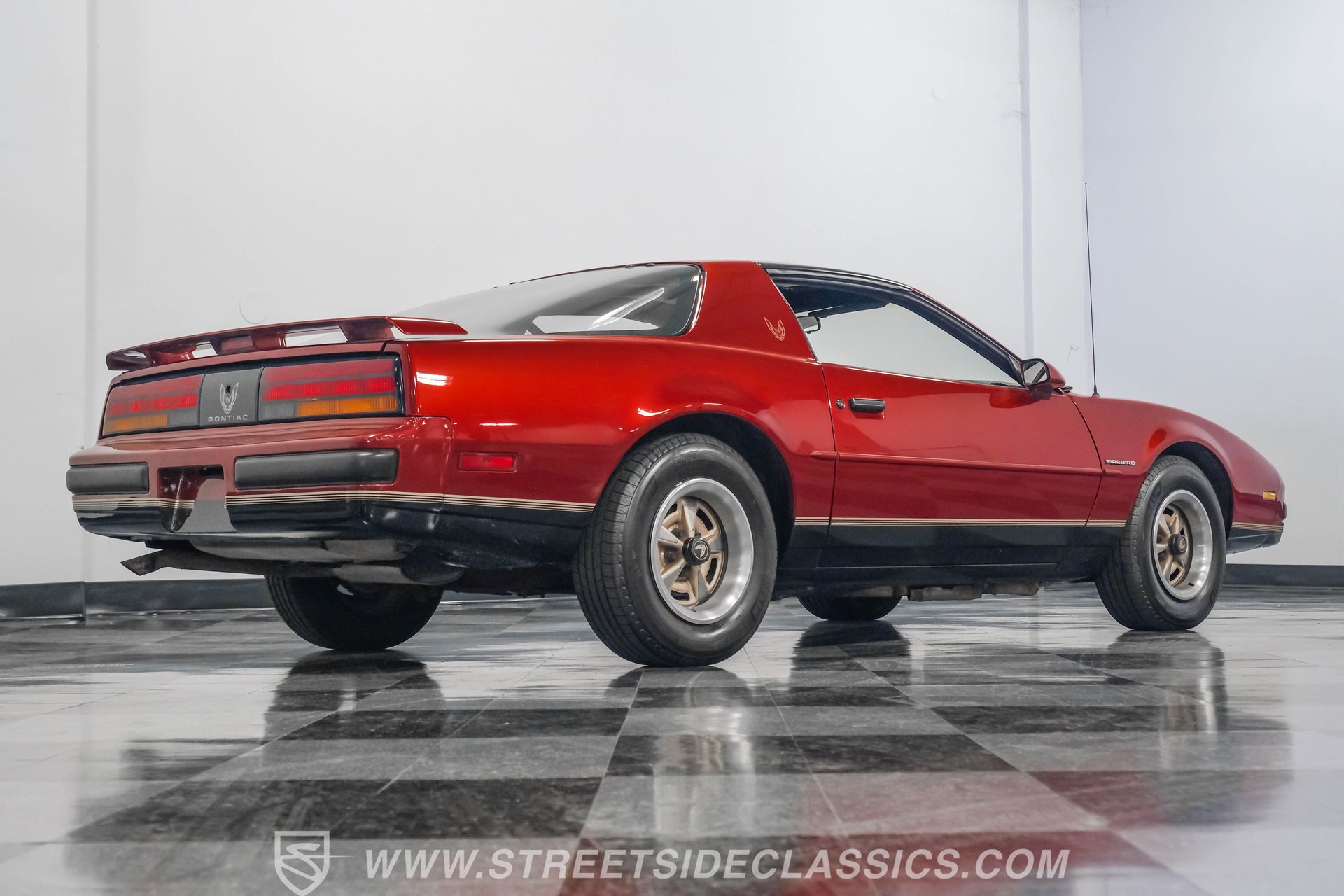 Used 1987 Pontiac Firebird Coupe image 24