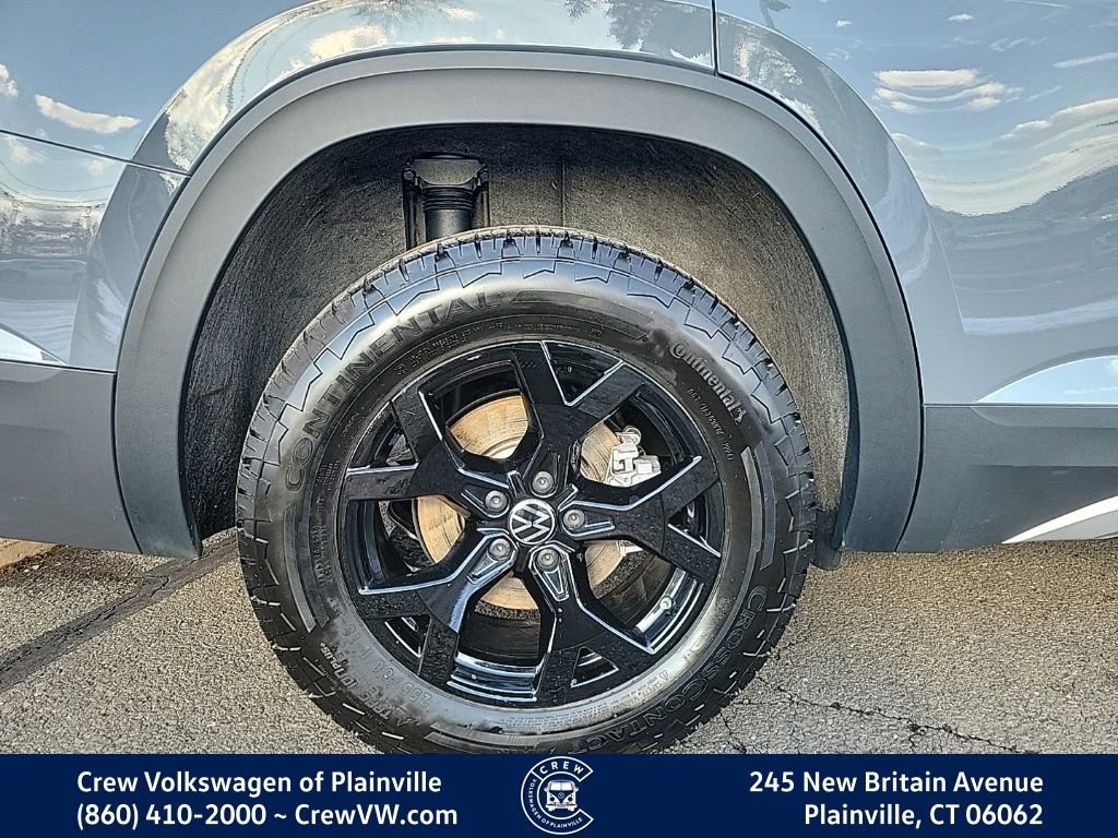 Certified 2025 Volkswagen Atlas Peak Edition SE image 19