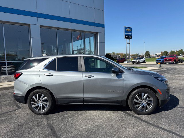 Used 2024 Chevrolet Equinox LT w/ LPO, Floor Liner Package FWD image 2