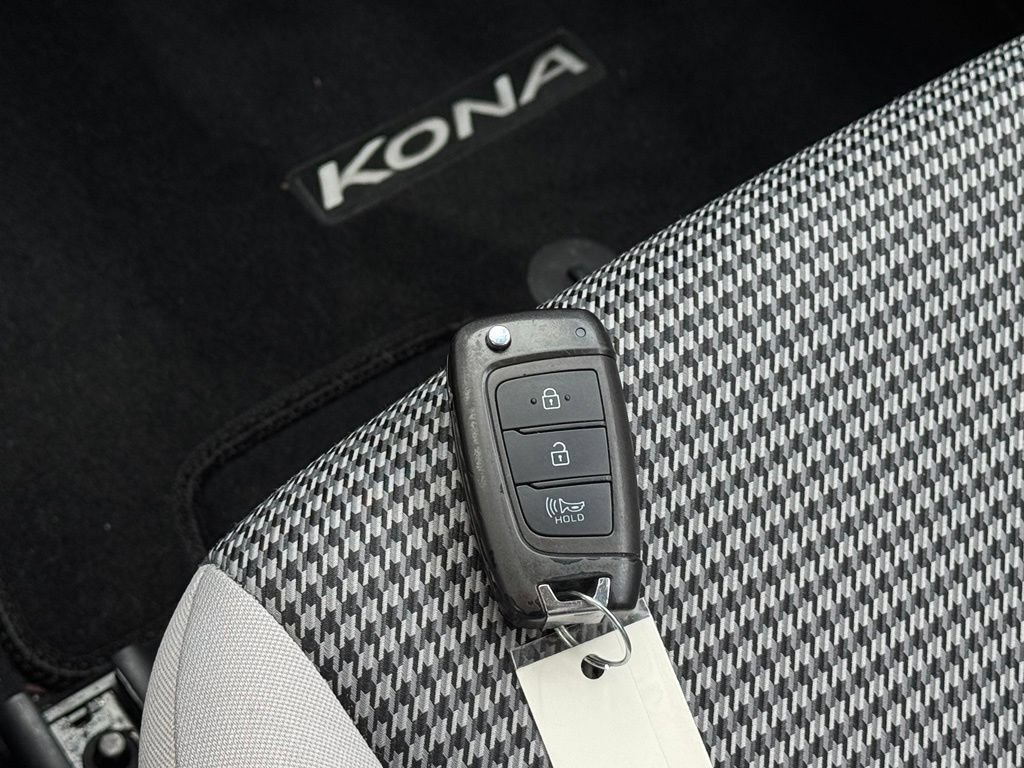 Used 2023 Hyundai Kona SE w/ Cargo Package AWD/4WD image 32