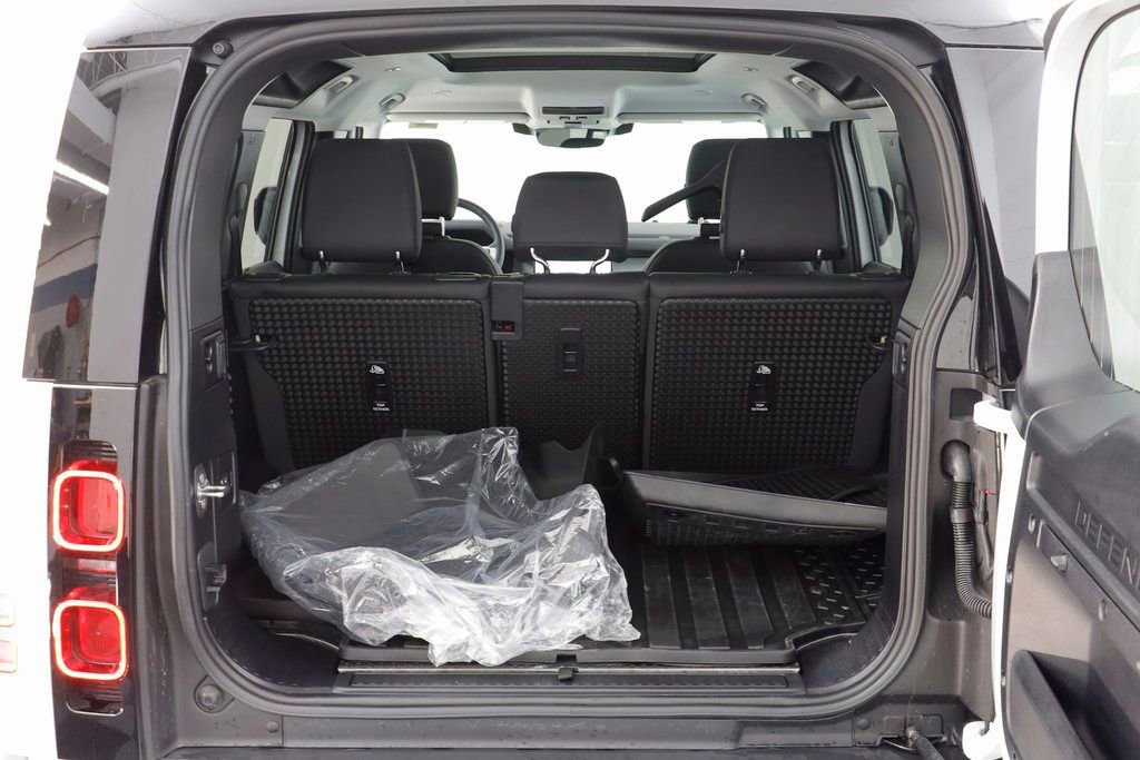 Used 2025 Land Rover Defender 110 S image 18