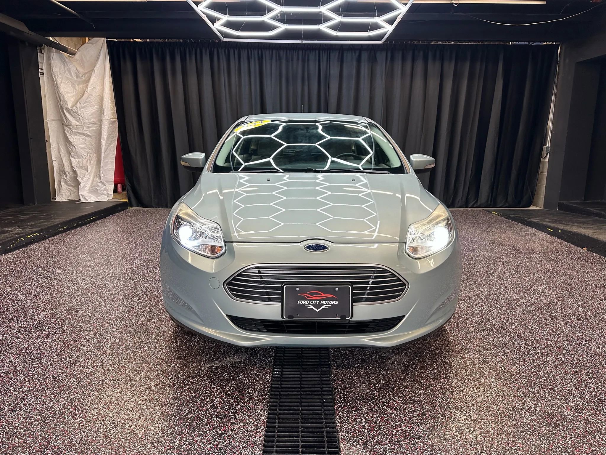 Used 2014 Ford Focus Electric Hatchback image 2