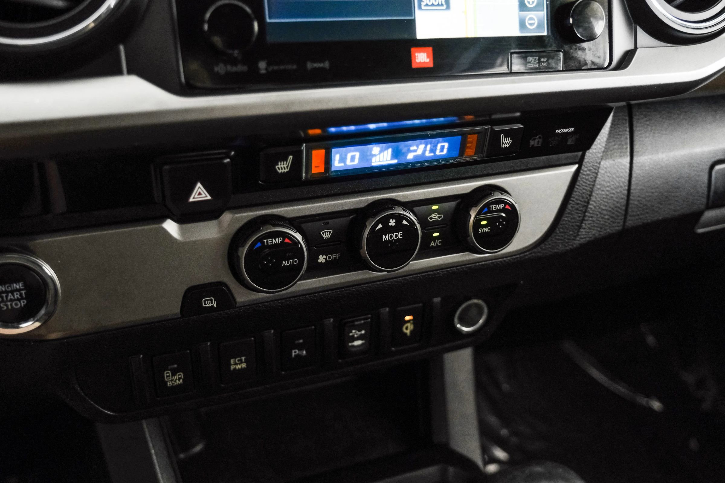 Used 2016 Toyota Tacoma Limited w/ Towing Package RWD image 26