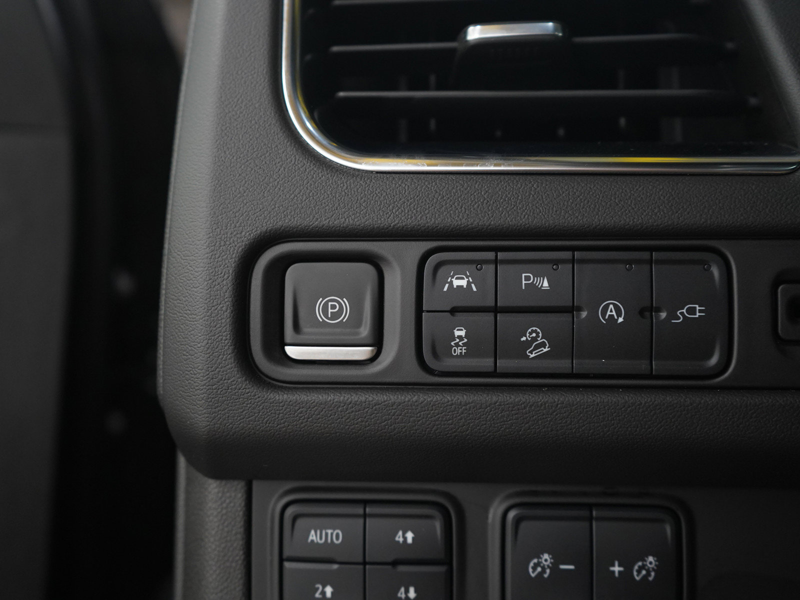 Used 2022 GMC Yukon AT4 AWD/4WD image 30