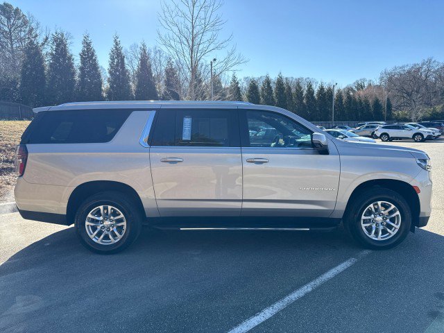 Used 2023 Chevrolet Suburban LT w/ Luxury Package image 8