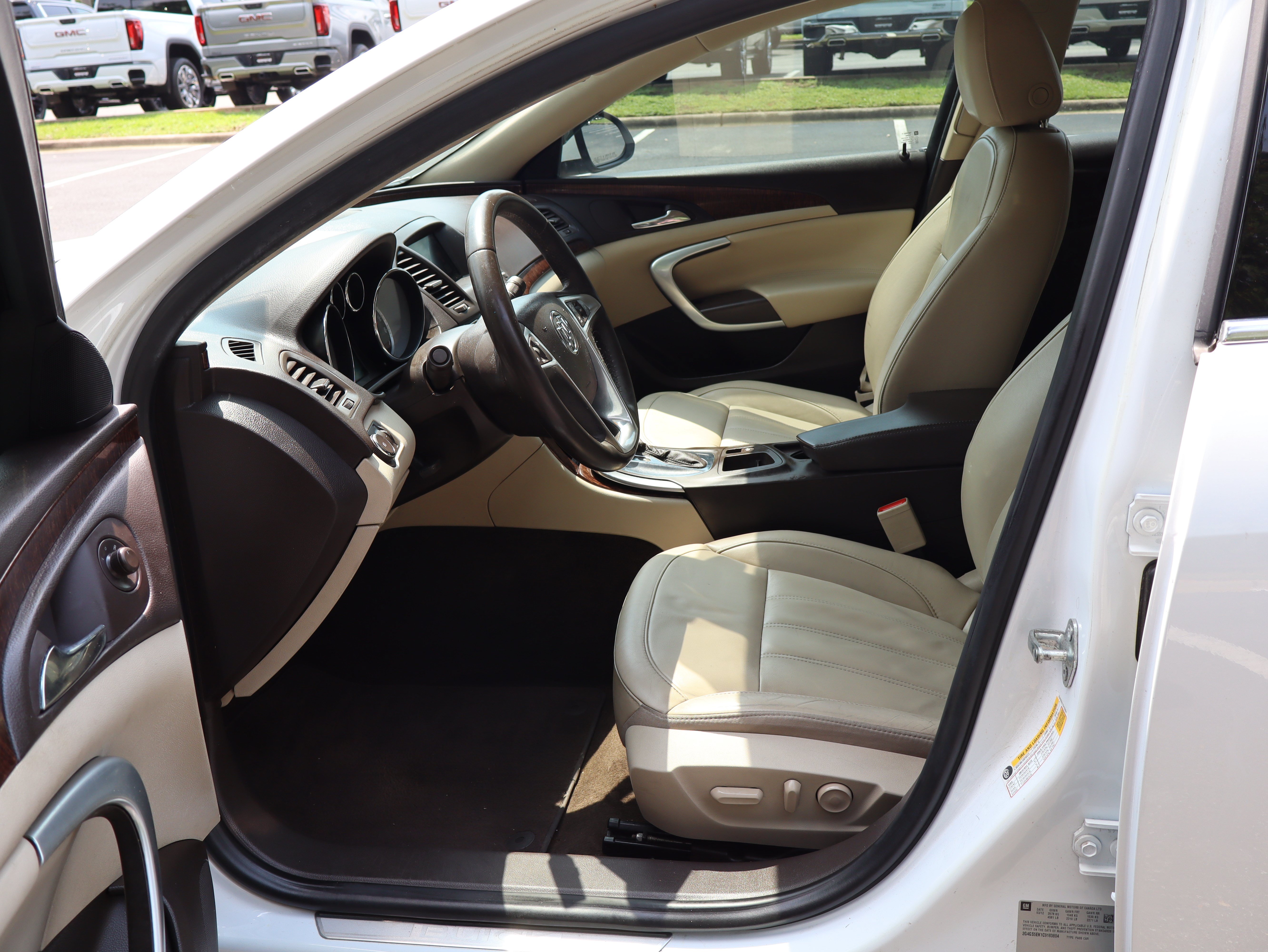 Used 2012 Buick Regal Premium FWD image 22