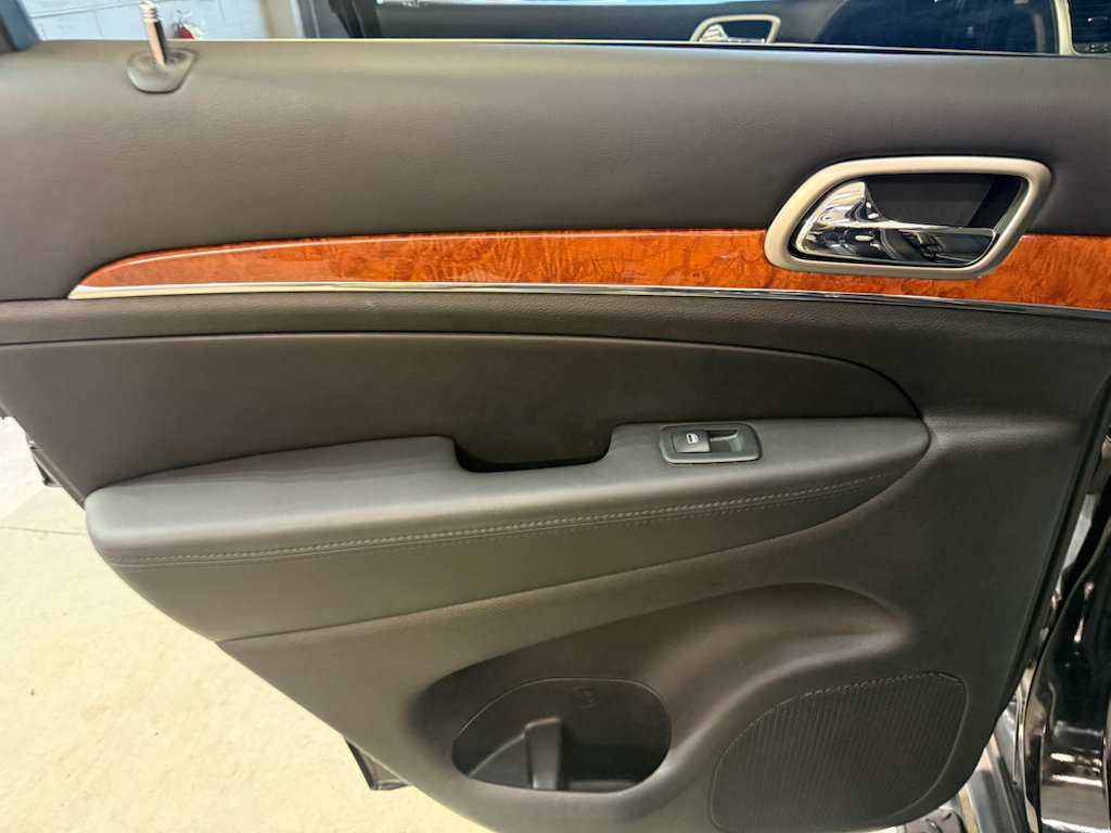 Used 2012 Jeep Grand Cherokee Overland AWD/4WD image 27