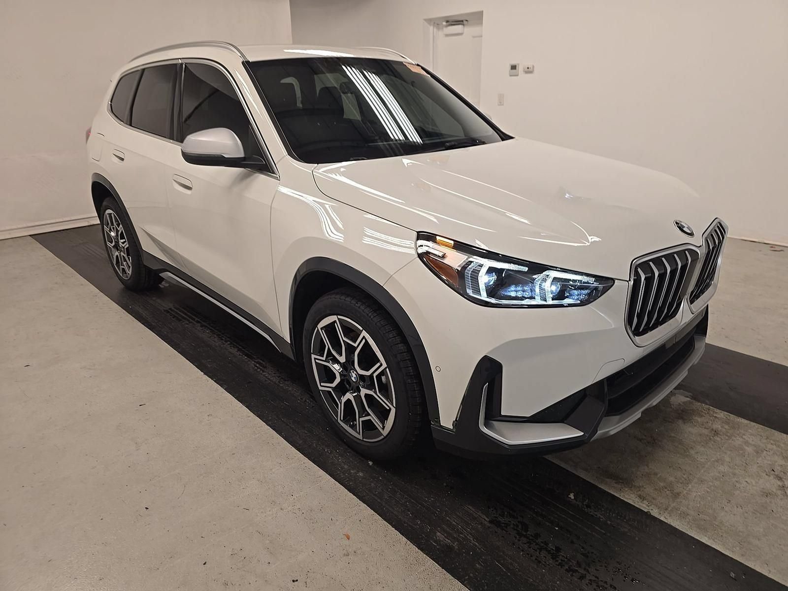 Used 2023 BMW X1 xDrive28i w/ Convenience Package AWD/4WD image 3