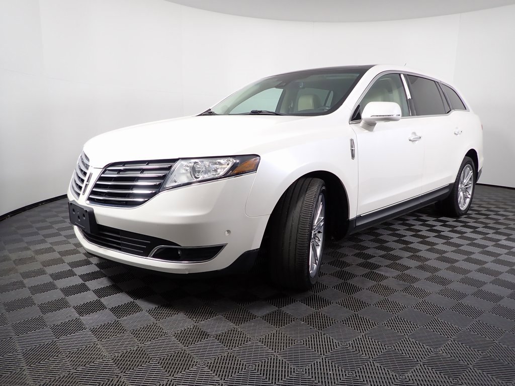 Used 2019 Lincoln MKT AWD image 9