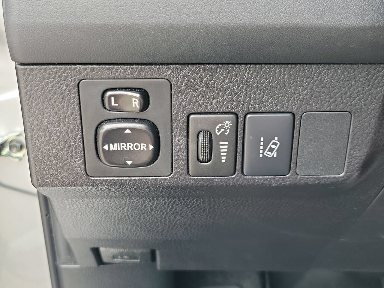 Used 2017 Toyota RAV4 LE FWD image 30