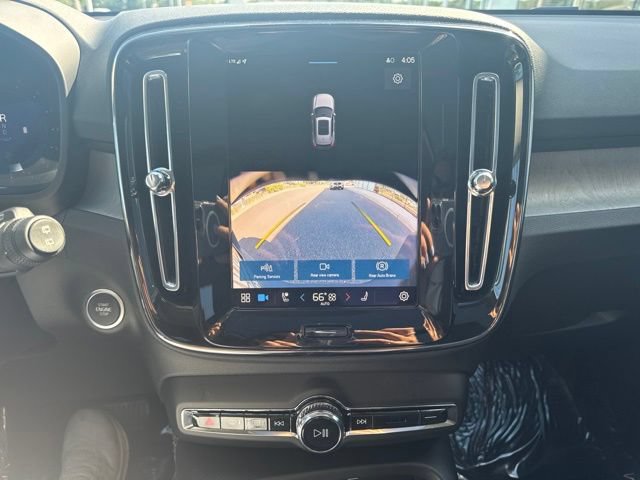 Certified 2025 Volvo XC40 B5 Core AWD/4WD image 25