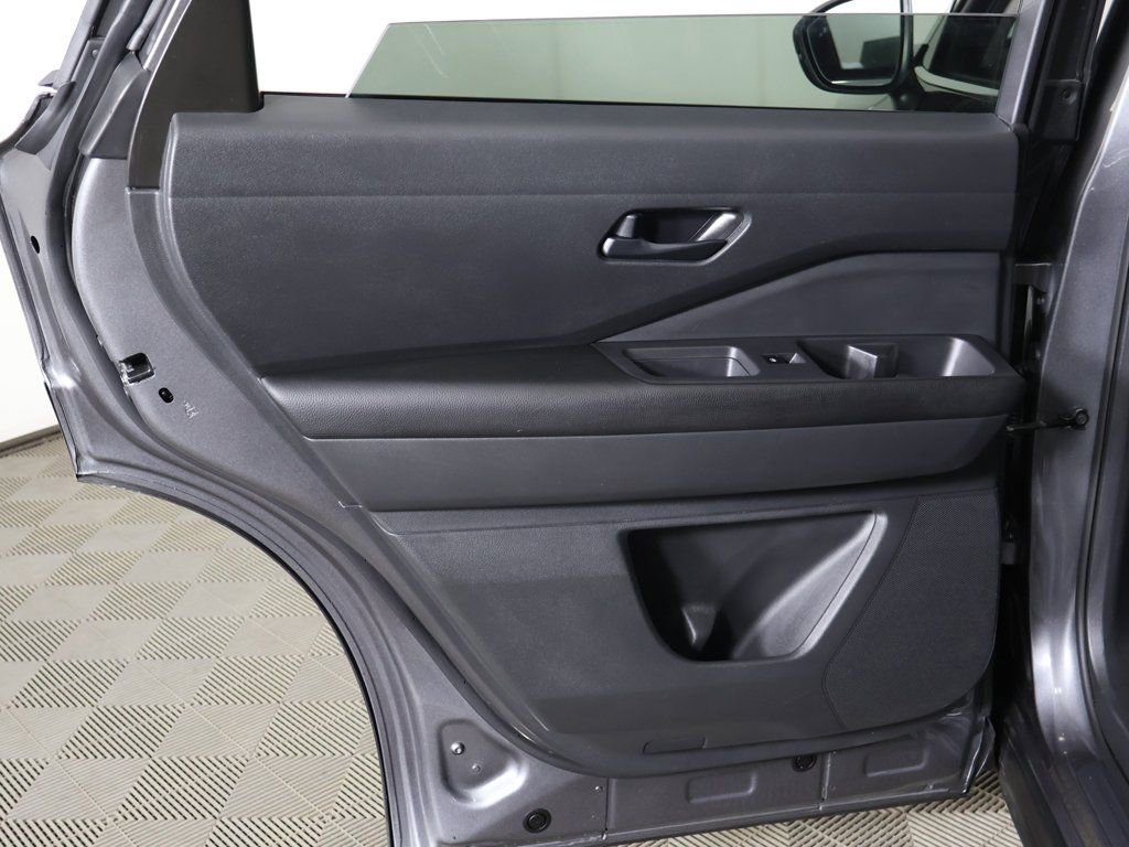 Used 2023 Nissan Pathfinder SV image 24