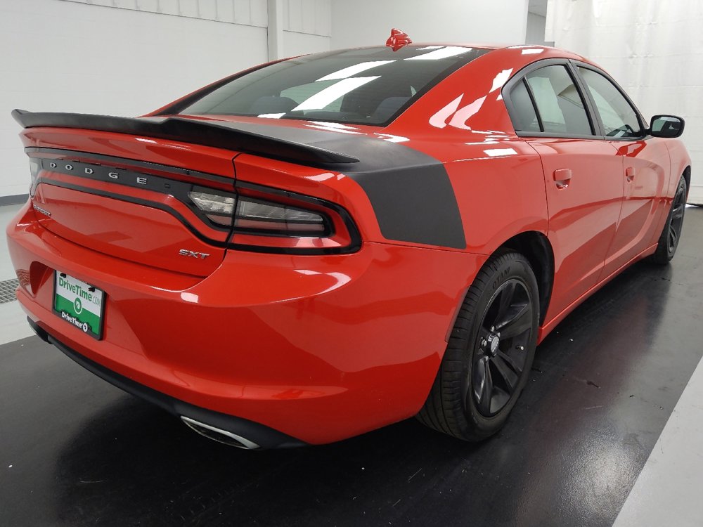 Used 2017 Dodge Charger SXT image 9