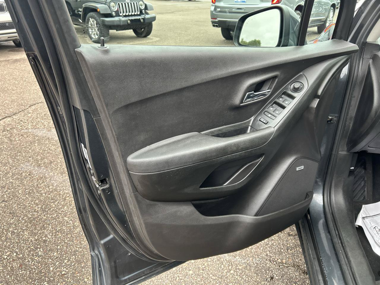 Used 2016 Chevrolet Trax LT w/ LT Sun and Sound Package AWD/4WD image 14