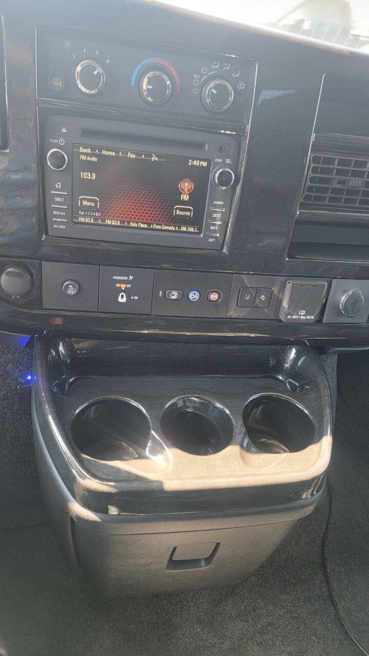 Used 2021 GMC Savana 2500 2500 3dr Cargo Van w/ Enhanced Convenience Package image 10