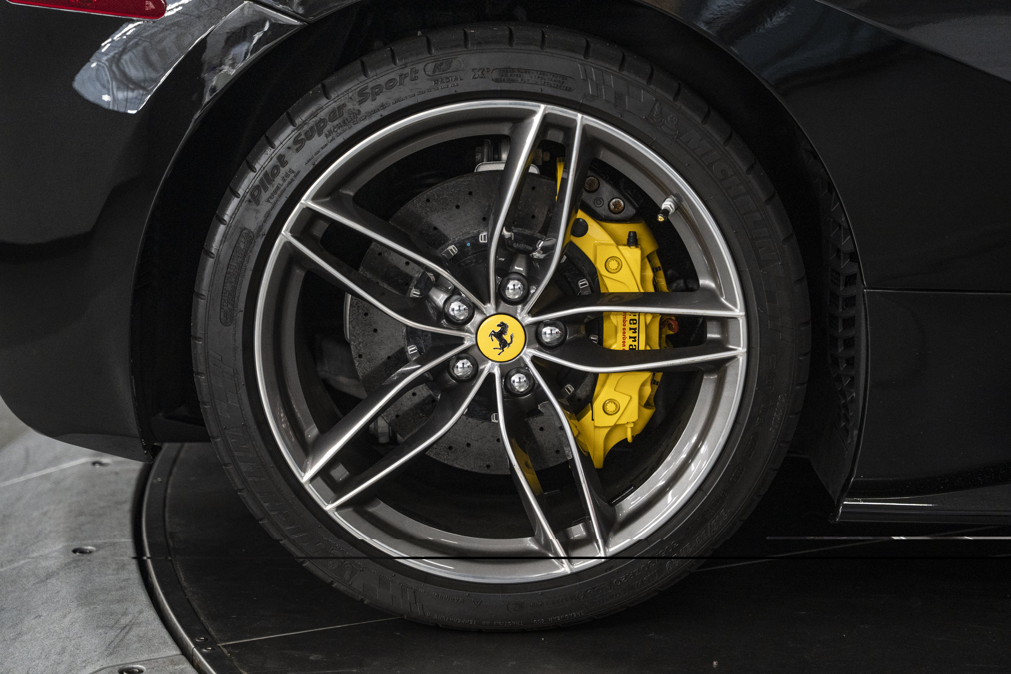 Used 2016 Ferrari 488 Spider RWD image 19
