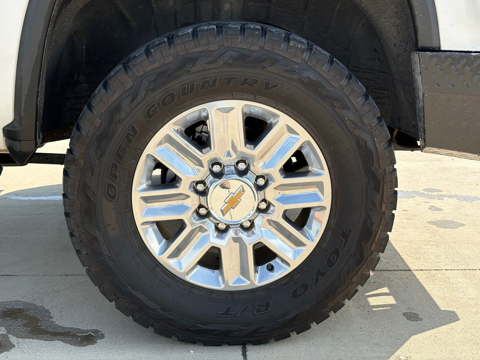 Used 2025 Chevrolet Silverado 2500 High Country w/ Technology Package AWD/4WD image 9