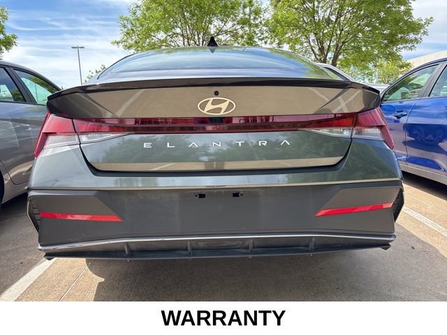 Used 2025 Hyundai Elantra Sport FWD image 5