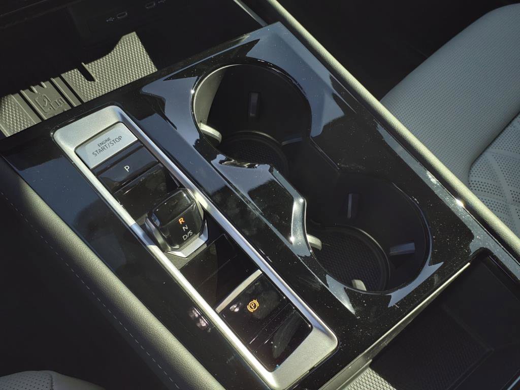 New 2025 Volkswagen Atlas Cross Sport SEL Premium R-Line image 18