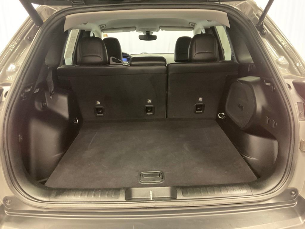 Used 2019 Jeep Cherokee Limited w/ Trailer Tow Group AWD/4WD image 31