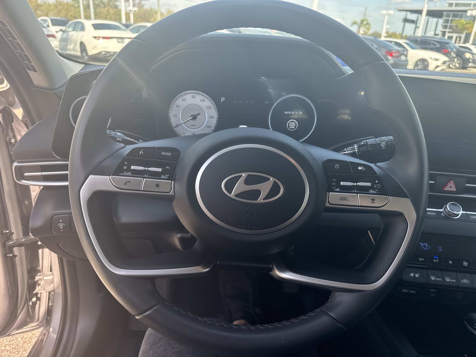 Used 2024 Hyundai Elantra Limited image 27