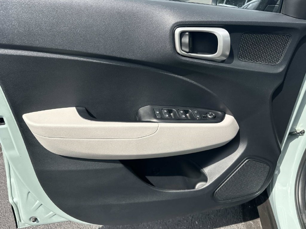 Used 2025 Hyundai Venue SEL FWD image 23