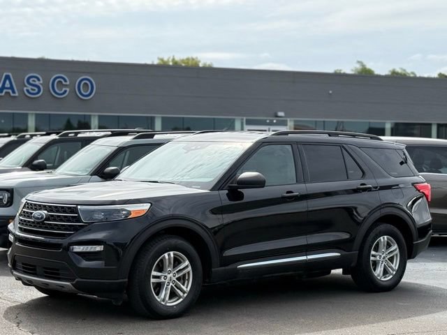 Used 2020 Ford Explorer XLT w/ Equipment Group 202A AWD/4WD image 32